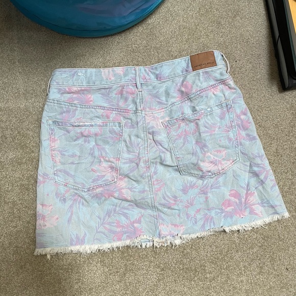 Distressed Edge Patterned Denim Skirt - Picture 3 of 3